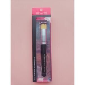 BYS Studio Foundation Brush, 1 Brush